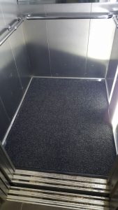 Коврик в лифте
